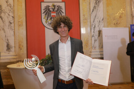 Stefan Pirker erhält den CDG Preis für die Erforschung partikulärer Strömungen