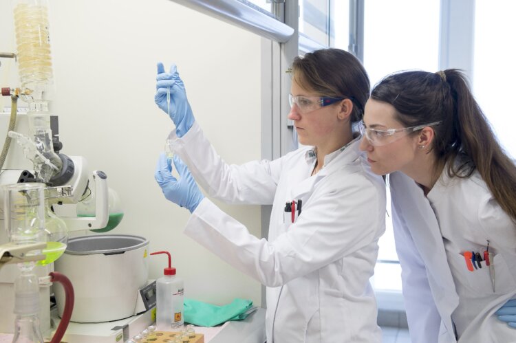 photo: Researchers in the Fractionation Lab in Linz, Austria