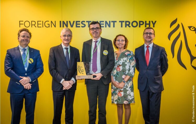Photo: Flanders’ Minister-President Geert Bourgeois handed the FIT trophy to Thomas Van De Velde, Borealis Vice President Hydrocarbons & Energy