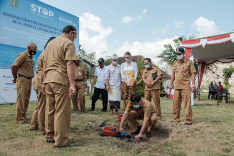 Photo: Taking the first steps towards eliminating plastic leakage into the environment,  I Nengah Ledang; Assitant I for Governance Divison, Jembrana's Regency lay the cornerstone of a material recovery and recycling facility in Jembrana, Bali.