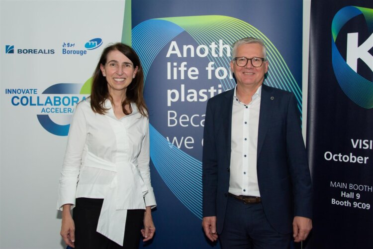 Foto: Lucrèce Foufopoulos, EVP Polyolefins, Circular Economy and Innovation & Technology, Manfred Hackl, CEO EREMA Group GmbH.