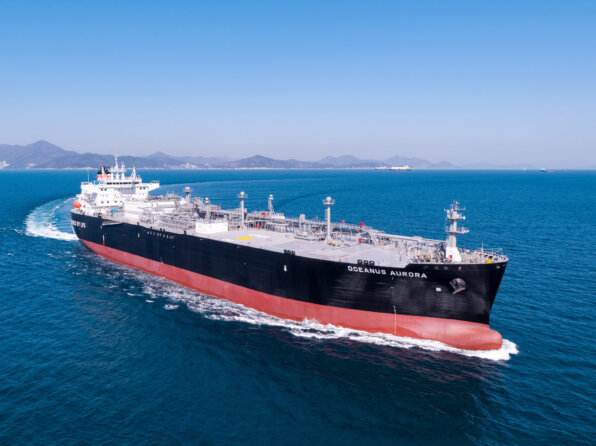 Foto: Borealis en IINO Lines ondertekenen chartercontract op lange termijn voor Oceanus Aurora, een op maat gebouwd ultramodern lpg-schip