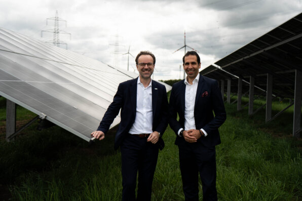Photo: Thomas Gangl , Borealis CEO and Stephan Sharma, Burgenland Energie CEO sign first long-term renewable wind and solar PPA in Austria